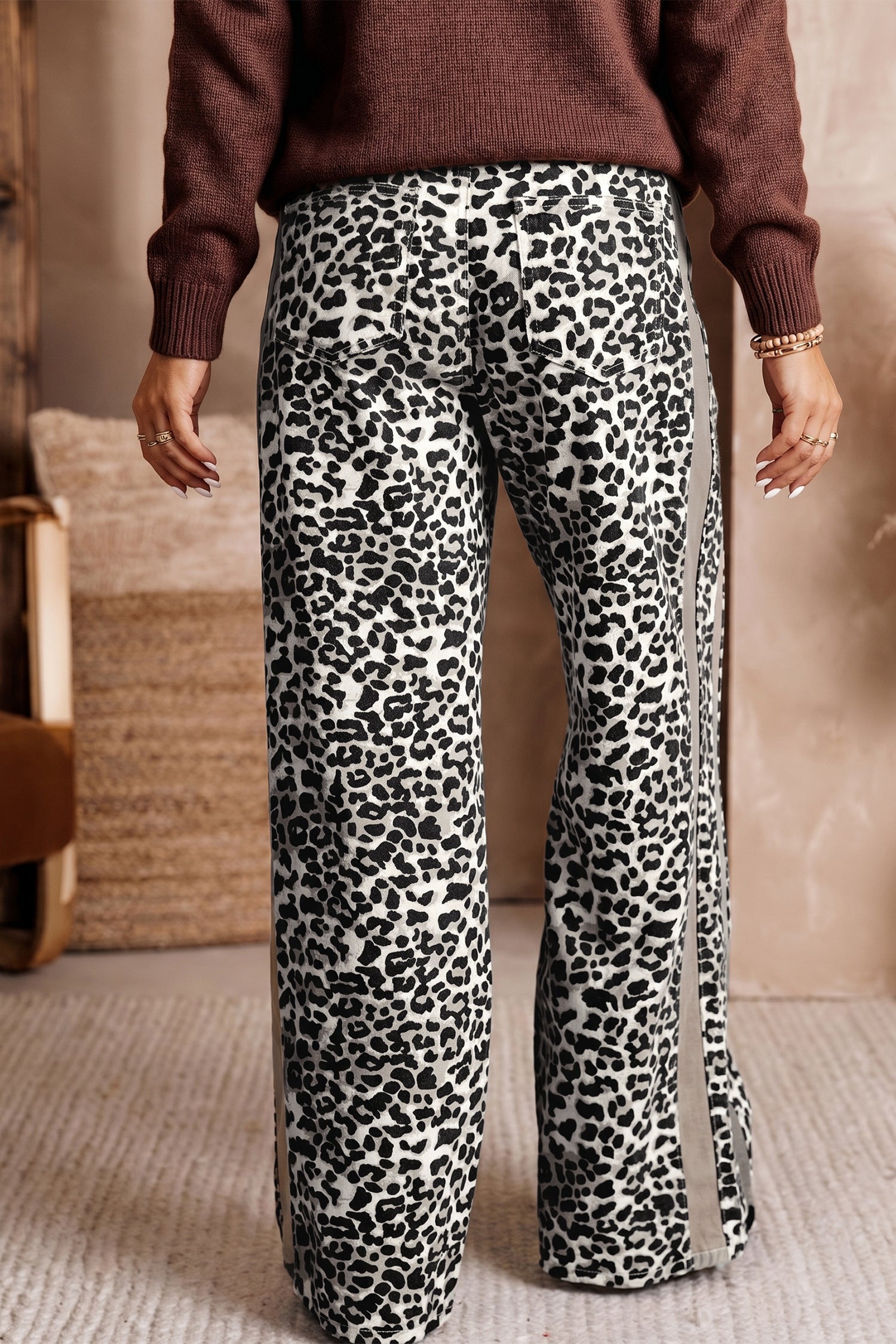 Jeans com cordão de leopardo caqui com cordão de cintura e perna reta