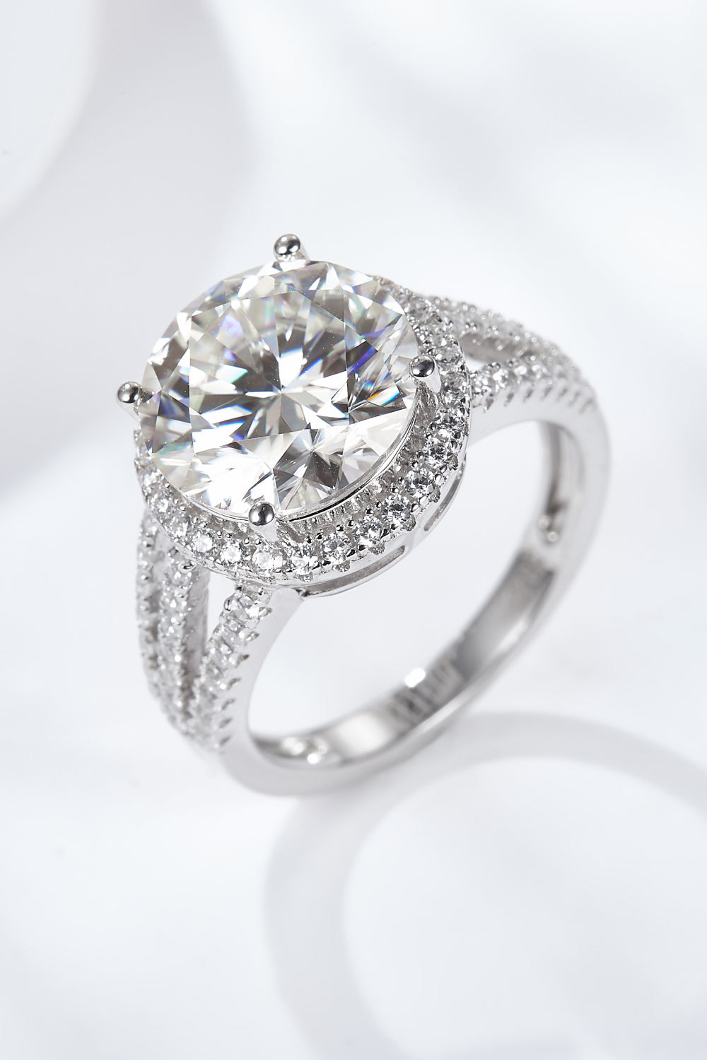 5 Carat  Moissanite Split Shank Ring | Redblad 18K Solid Gold & Certified Diamond Rings