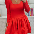 Robe courte à manche longues à col en U rouge flamboyant coupe et évasement - Foto 3