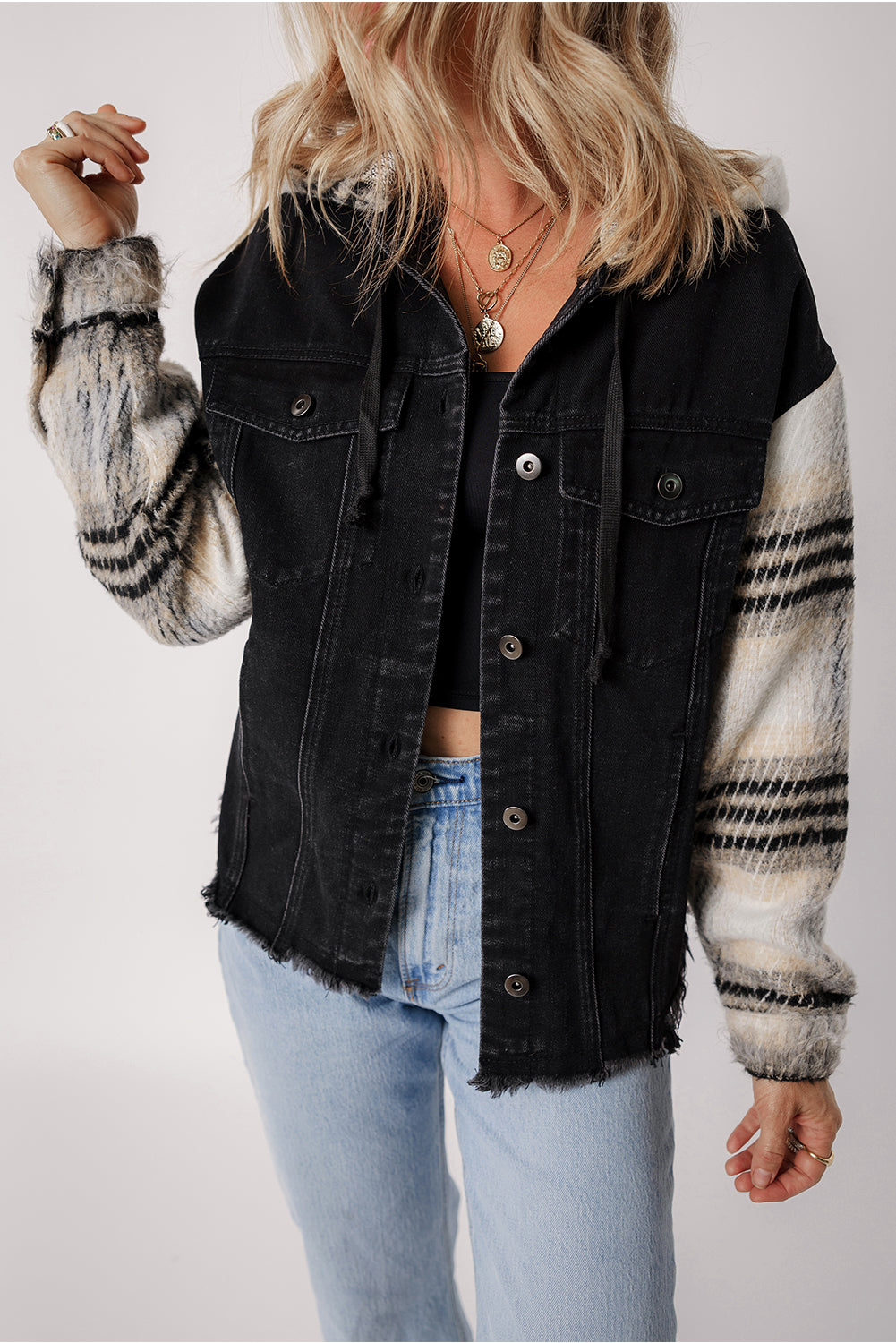 Veste en jean à capuche à manches à carreaux noirs à manches effilochées - Damesmode Afbeelding 1