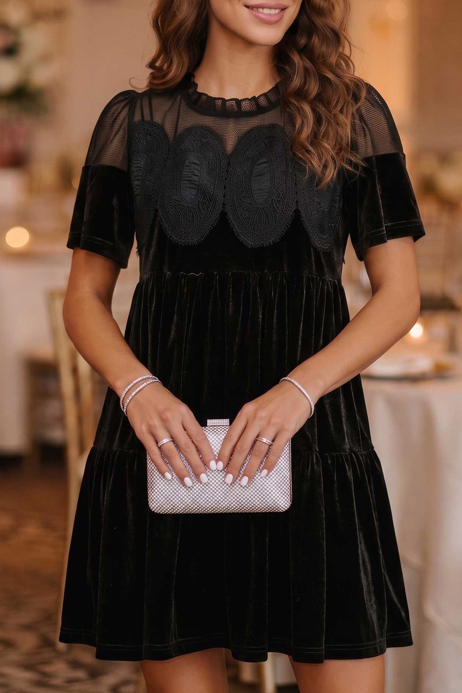 Schwarz besticktes Samt-Mini-Shift-Kleid mit kurzen Ärmeln – Damesmode Afbeelding 2