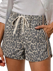 Mehrfarbige, leopardenartige, gestreifte Denim-Shorts mit Kordelzug - Miniatuur