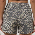 Pantalones cortos vaqueros vaqueros con patrón de leopardo multicolor con detalles de cordón - Foto 2