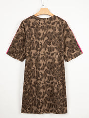 Brown Loose Contrast Striped Accent Leopard T Shirt Mini Dress with Pockets - Damesmode Afbeelding 3 - Miniatuur