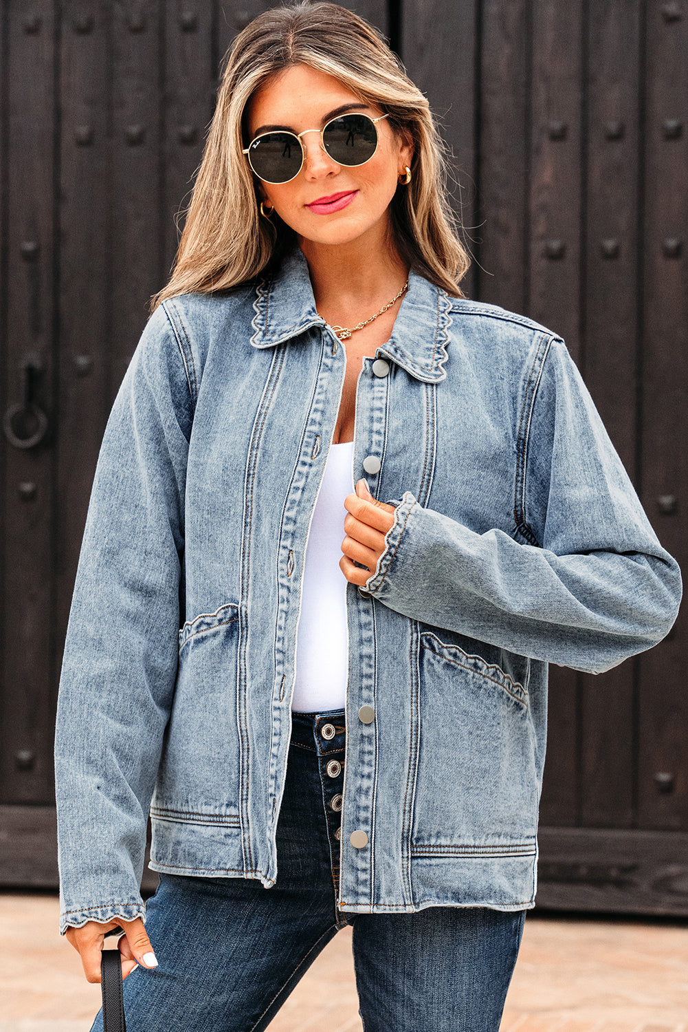 Chemise en jean lavé minéral en moulure de coquille Saint-Jacques avec col à poches raccommodées
