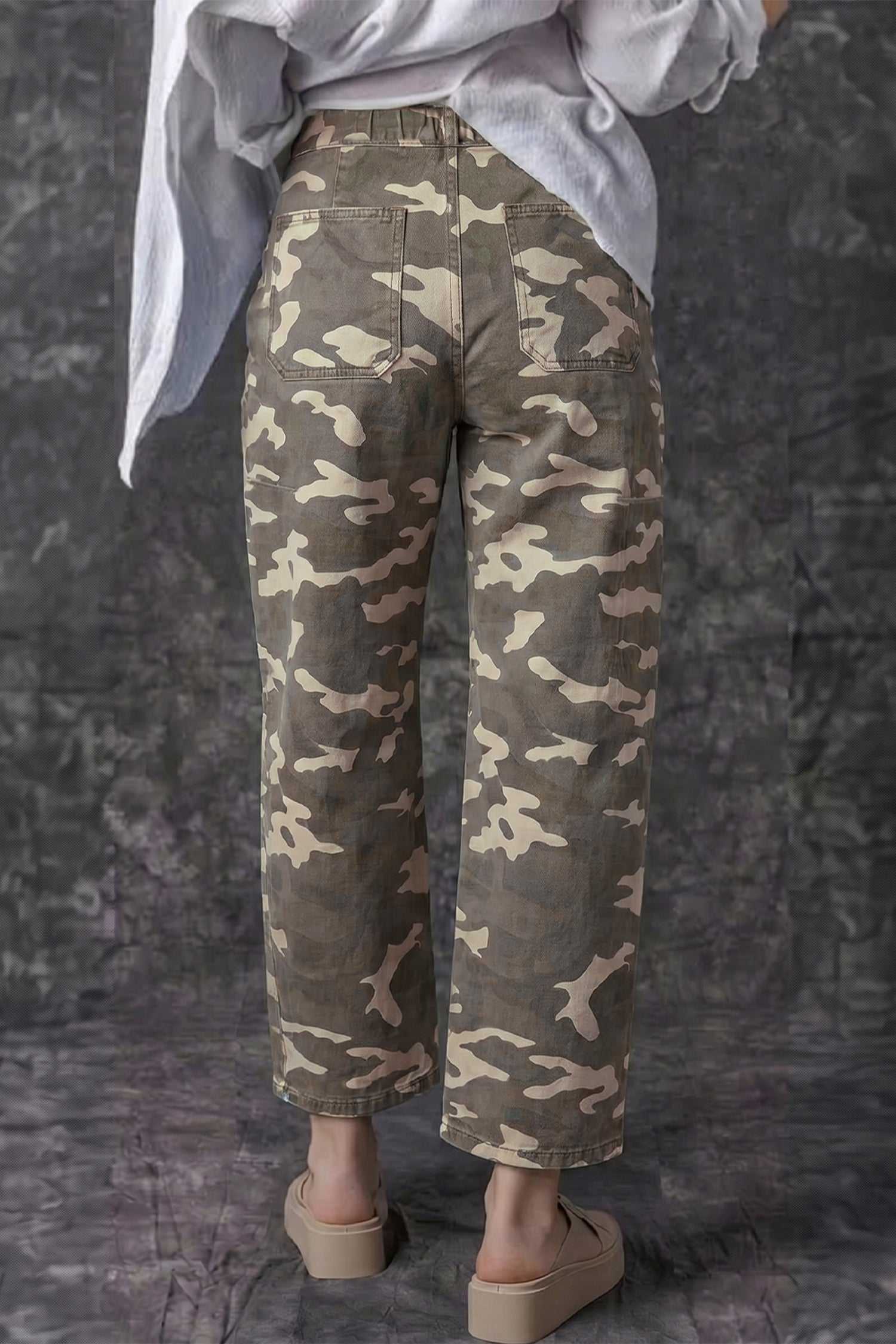 Jeans a canna elastica con elastico stampa leopardato color caki