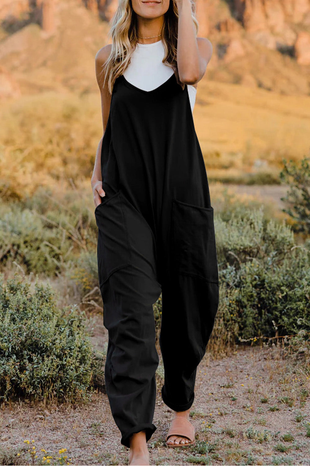 Double Take Full Size V-Neck Sleeveless Jumpsuit with Pockets - Exklusive Damenmode & Kleidung Kollektion | Redblad Deutschland