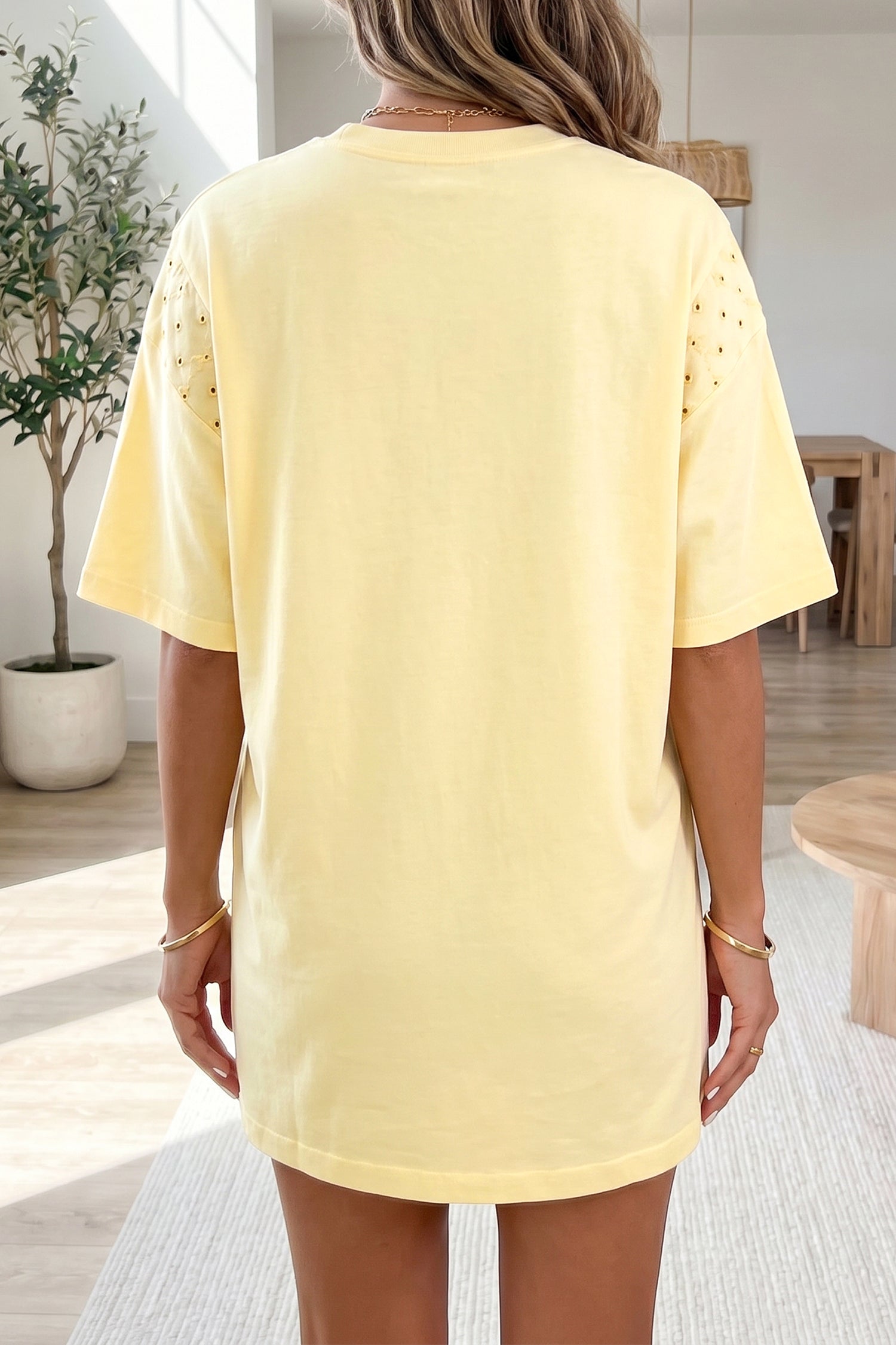 Gul cremeøje broderet blonde med splejsede ærmer løs T-shirtkjole