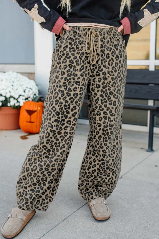 Khaki-Leopardenmuster mit Kordelzug, elastische Taille, lockere Jeanshosen mit Taschen