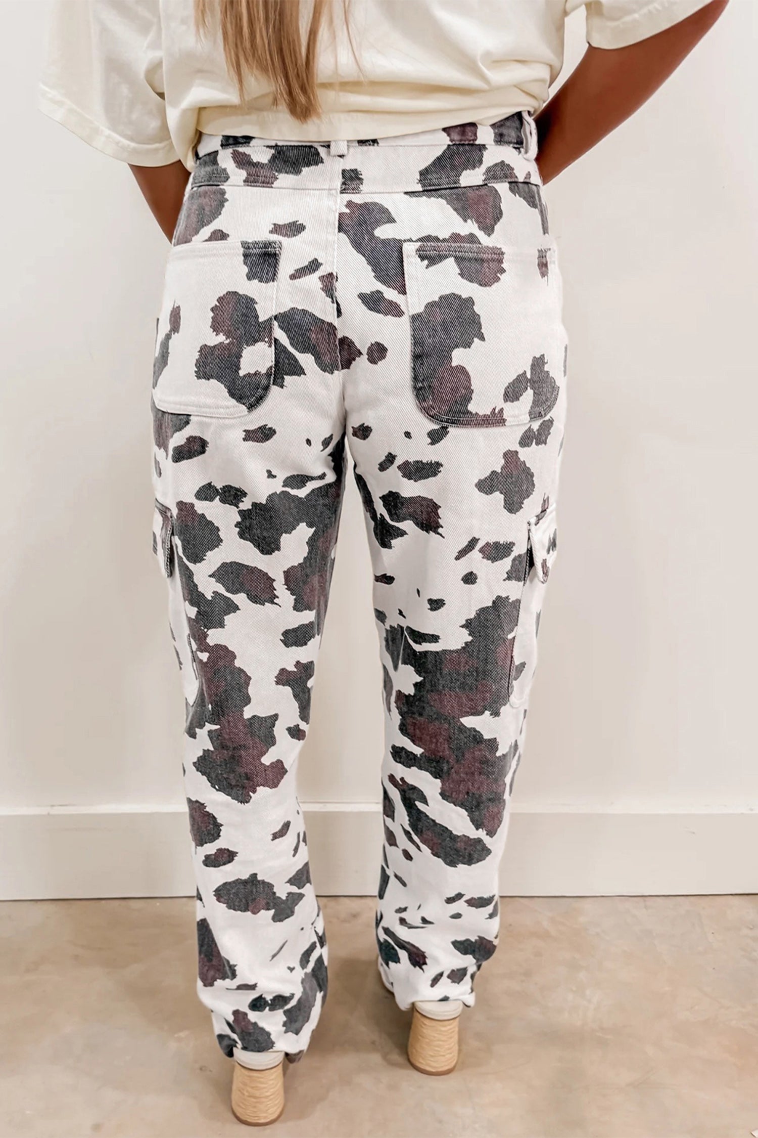 Brown Cow Spots Printed Multi Pocketed Jeans - Damesmode Afbeelding 2