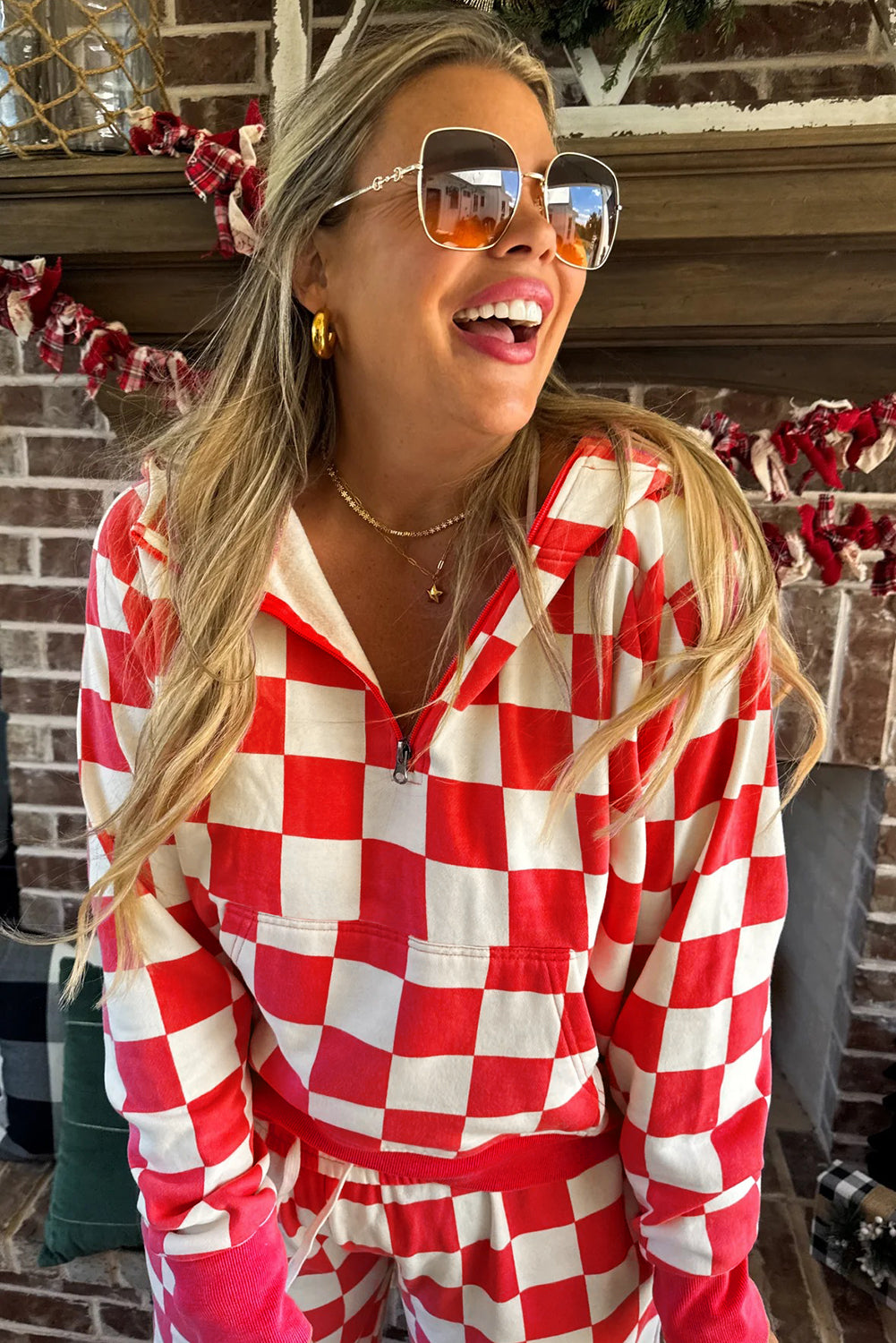 Bluza z czerwonym wzorem w kratę – pół-zip bluza – luźne spodnie