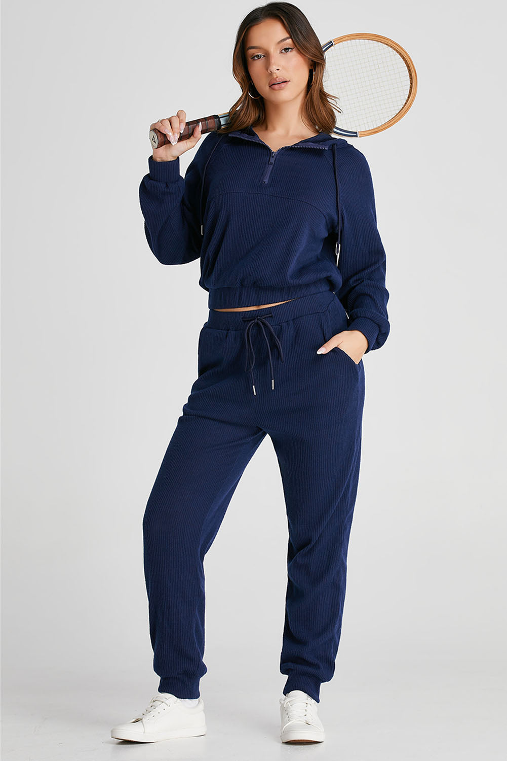Set di felpa corta a maglia a coste blu navy e set di pantaloni da lavoro con cordino