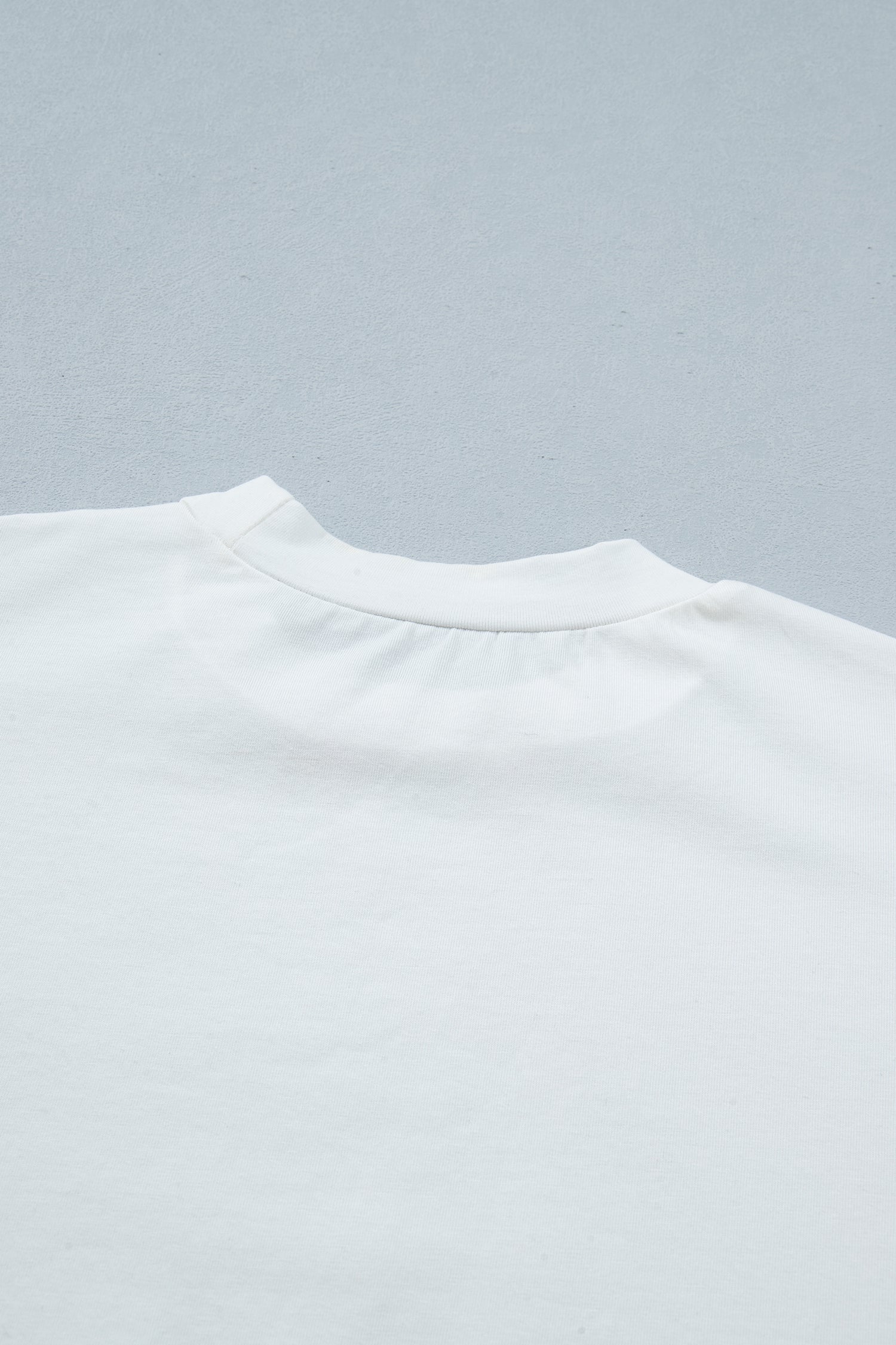 Weißes asymmetrisches Spitzensaum-Patchwork-T-Shirt