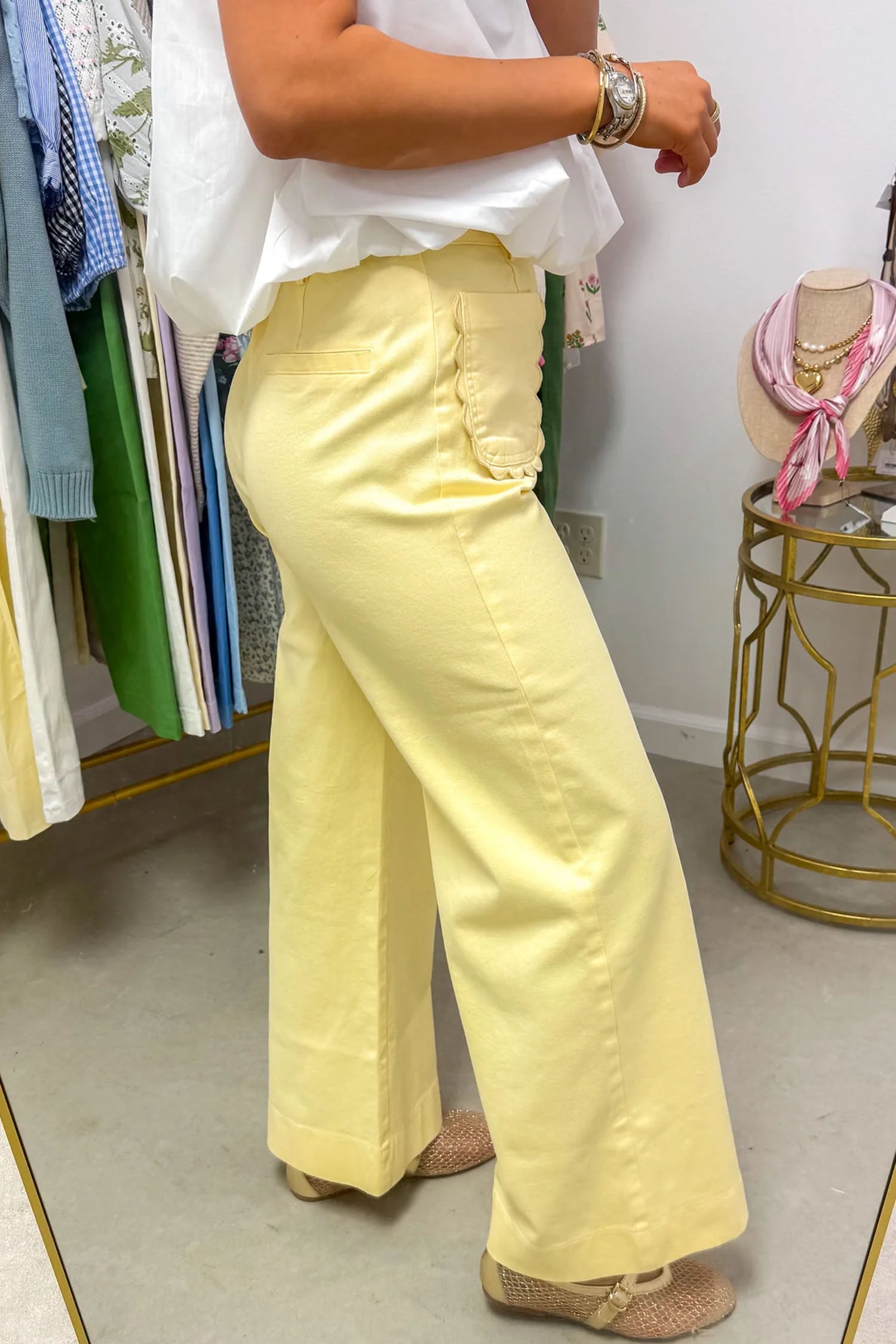 Jeans brancos de cor sólida com patch Pocket Shift