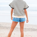 Black Stripe Scallop Lace Trim Ruffle Short Sleeves Crewneck Top - Damesmode Afbeelding 5 - Foto 5