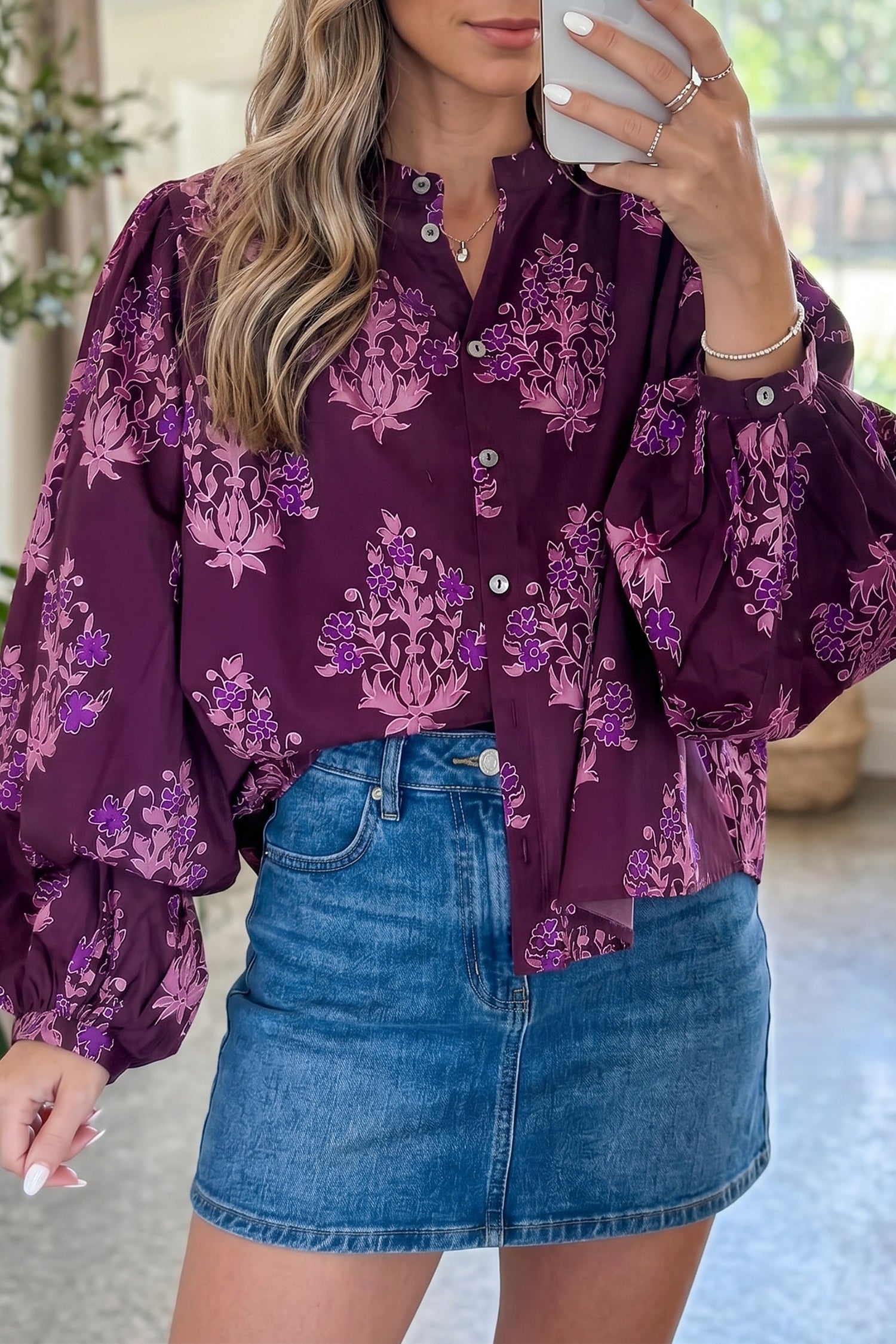Chemise à manches bouffantes à boutons à motifs floraux violets