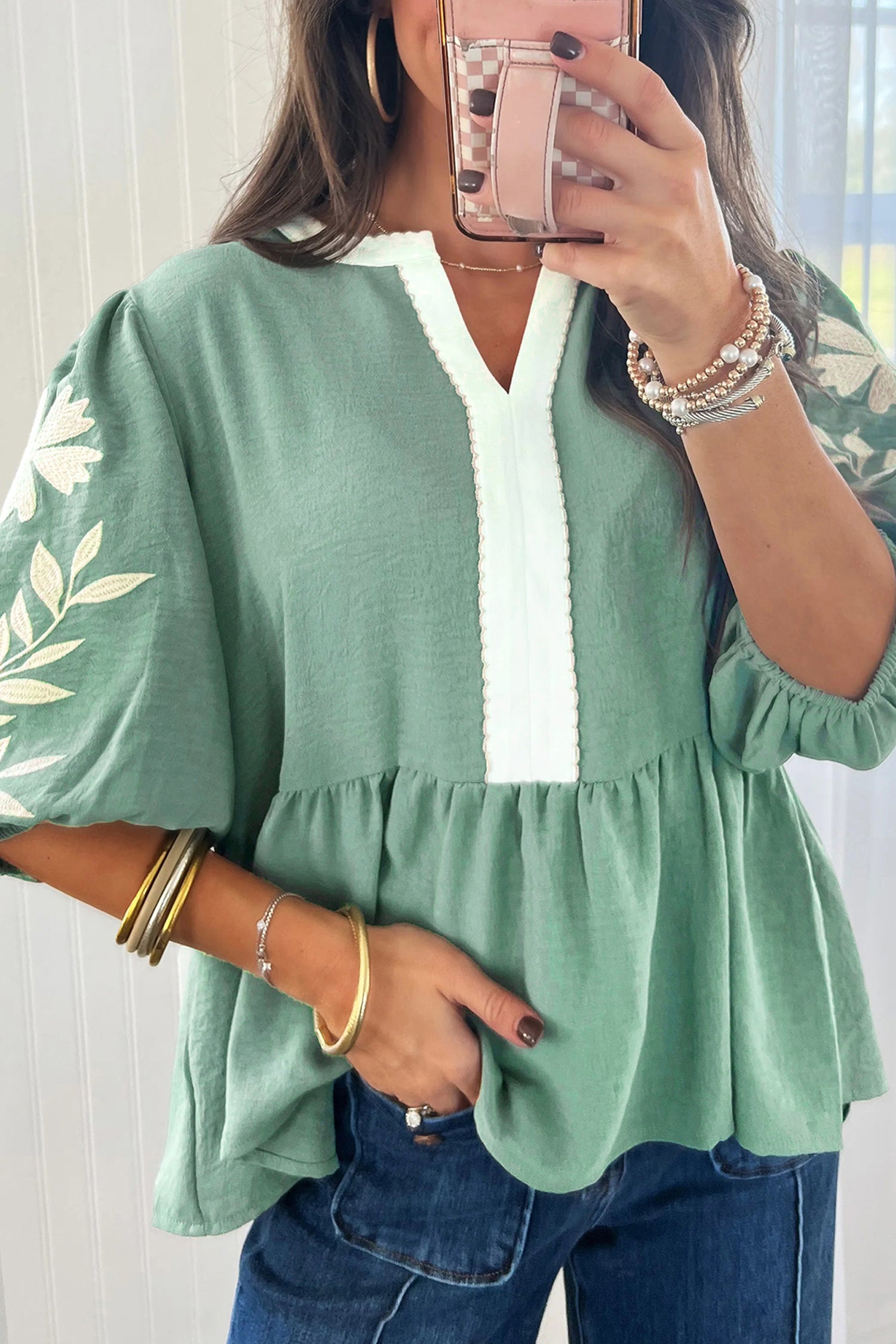 Chemisier babydoll à manches bouffantes brodée en blocs de couleur vert fumée à manches bouffantes