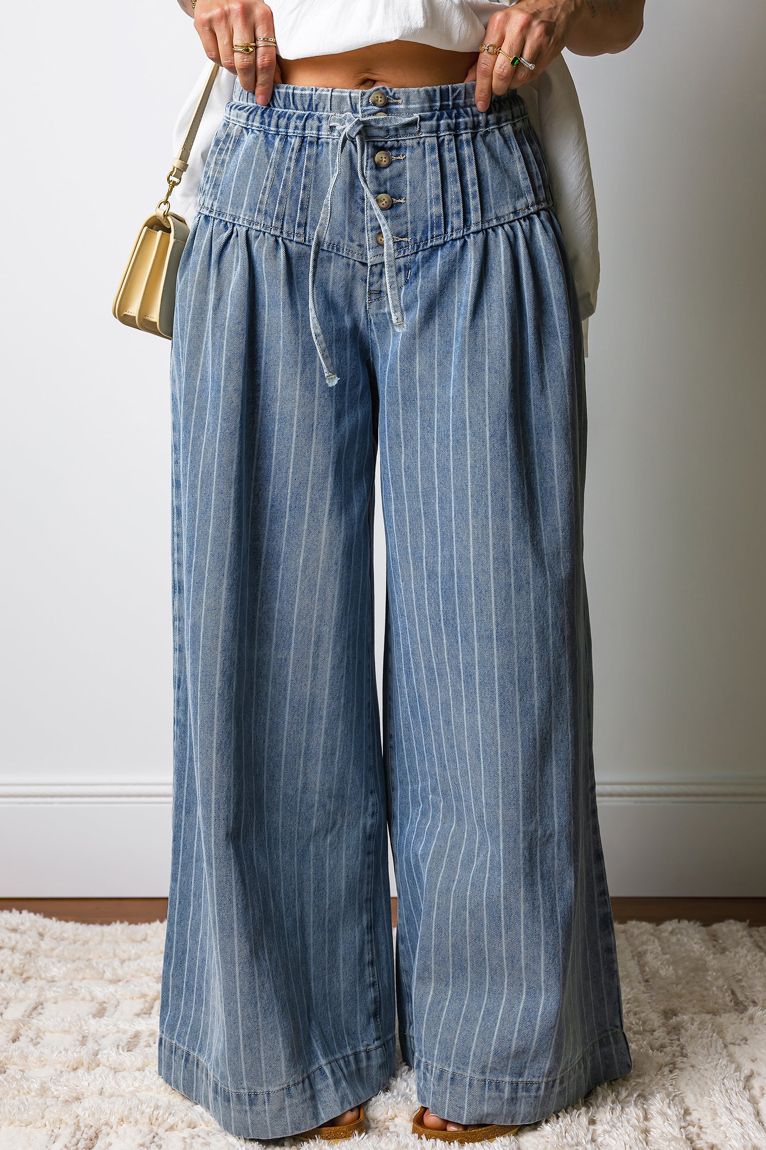 Jeans casual a gamba larga a righe azzurro cielo con bottoni, collaccio a corda piegata
