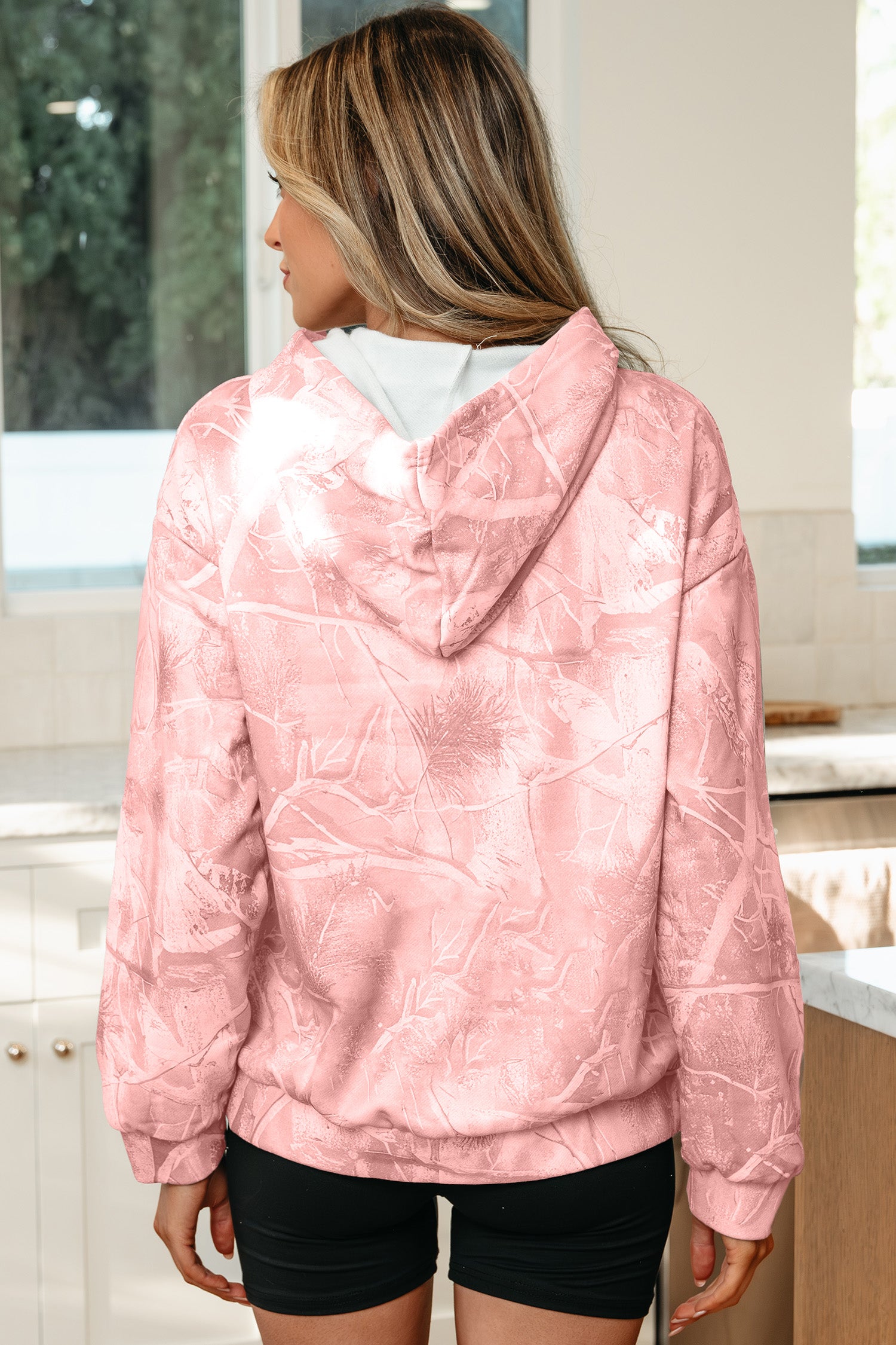 Cappuccio sportivo oversize con stampa mimetica grigia