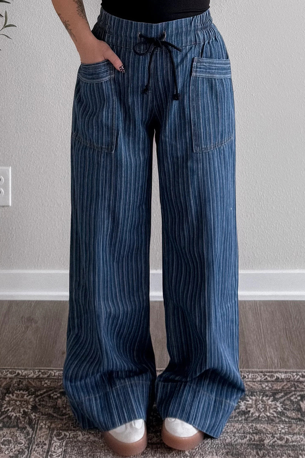 Blue Stripe Contrasted Drawstring Pocketed Loose Jeans - Women's Fashion Image 3