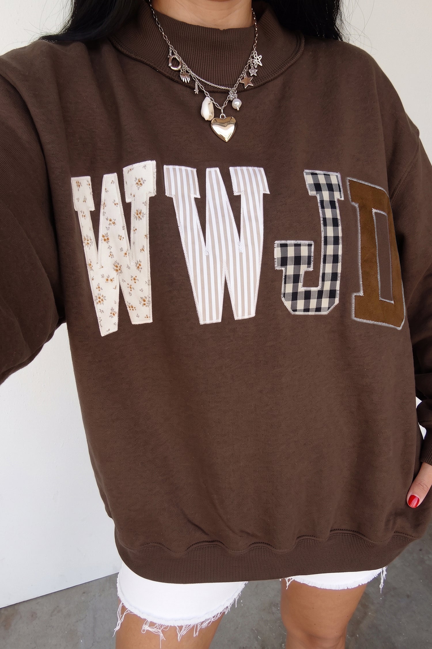 Grauer WWJD Mixed-Pattern-Patch Graphic Mock-Neck-Sweatshirt