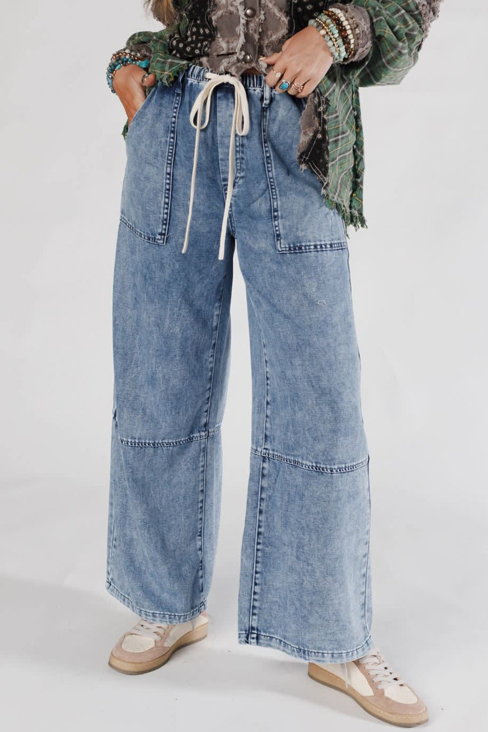 Ashleigh Blue Acid Wash Exposed Seam Drawstring Elastic Waist Barrel Jeans - Damesmode Afbeelding 4