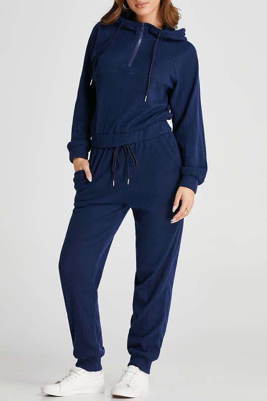 Ensemble de sweat à capuche courte en maille côtelée bleu marine et pantalons de jogging à cordon