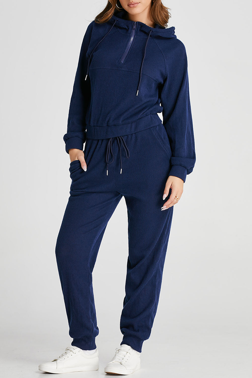 Set di felpa corta a maglia a coste blu navy e set di pantaloni da lavoro con cordino