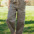 Khaki-Leopardenmuster mit Kordelzug, elastische Taille, lockere Jeanshosen mit Taschen - Foto 6