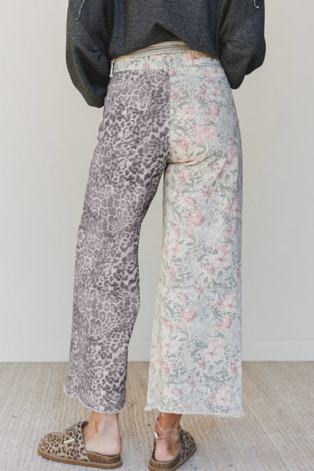 Mehrfarbige Retro-Blumen-Leopard-Kontrast-Patchwork-Jeans mit rohem Saum - Detail
