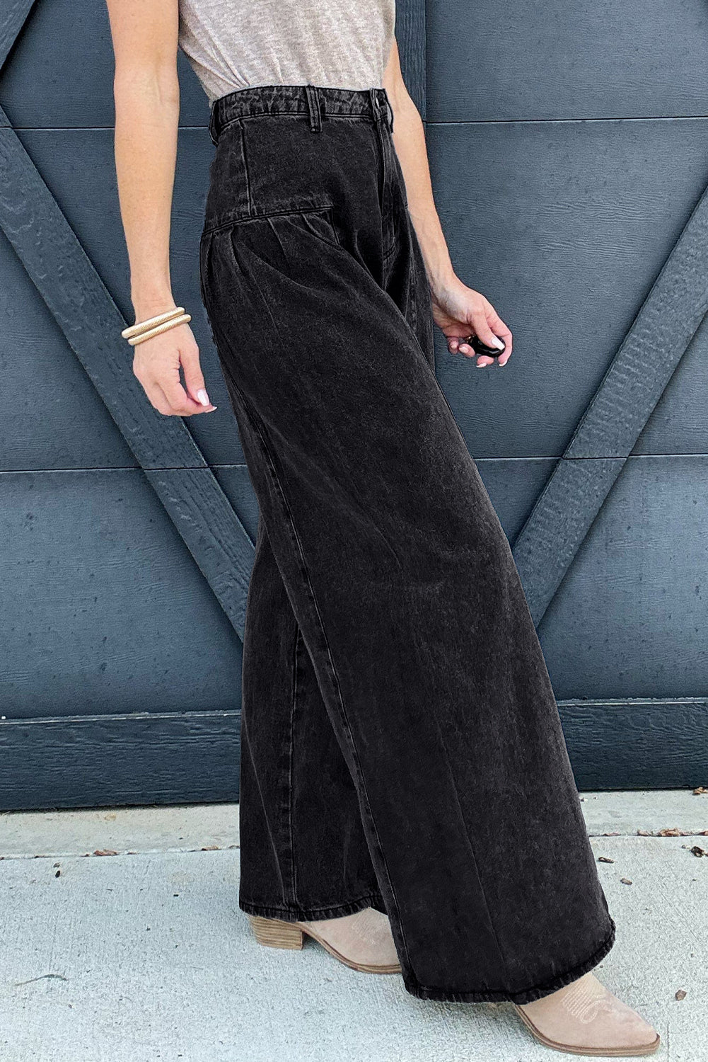 Pantalon en denim plissé à jambes larges à jambes plissées, lavis minéraux lavé