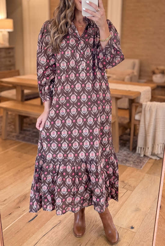 Vestido midi con bordes de botones marrones con volantes en el frontal y con volantes - Imagen de moda femenina 1