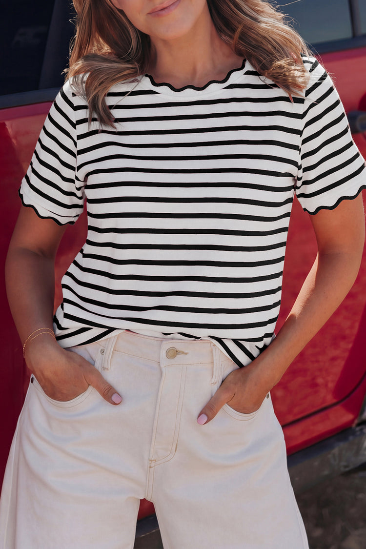 Black Stripe Scalloped Trim Round Neck T Shirt - Damesmode Afbeelding 1 - Damesmode