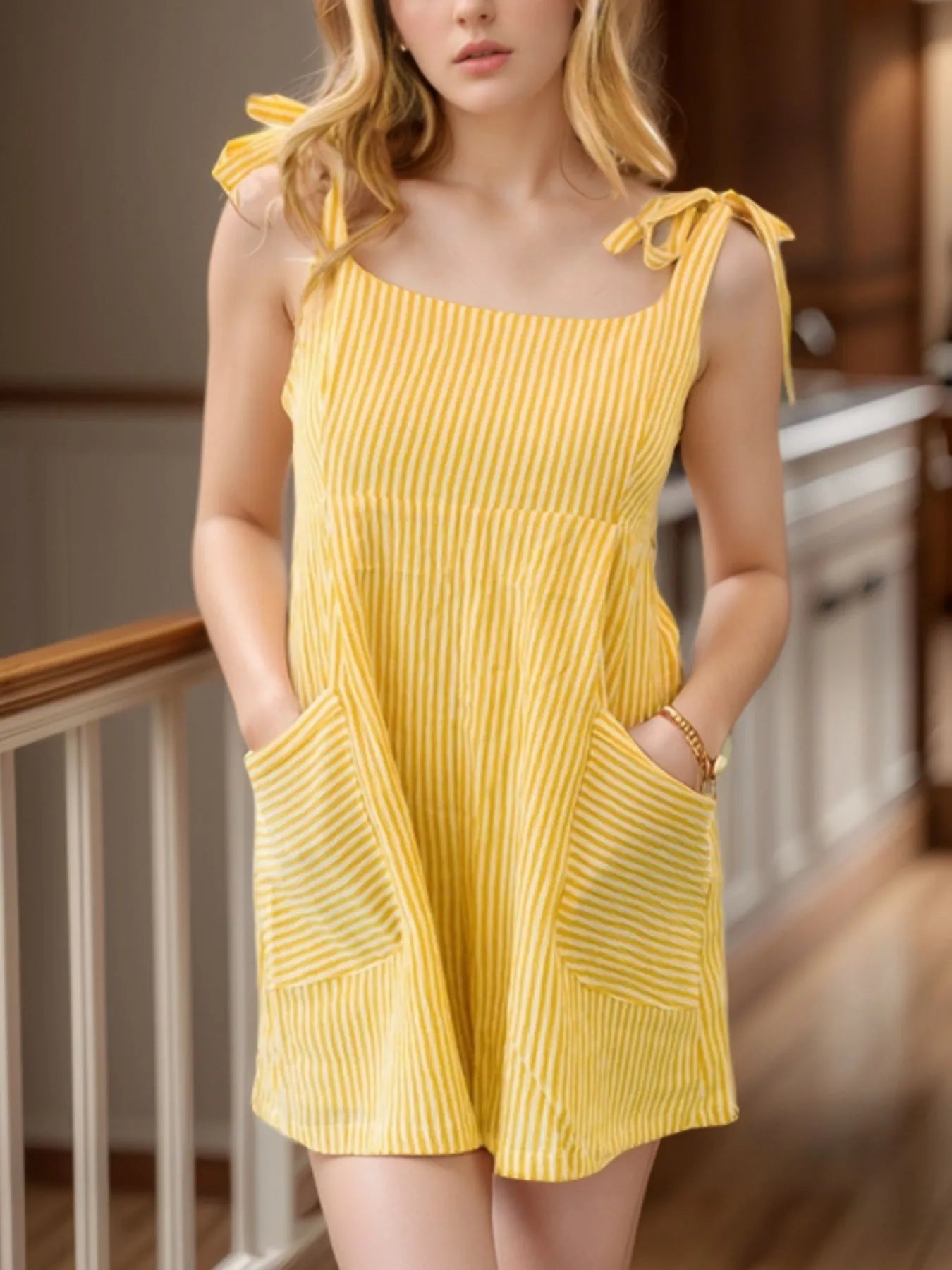 Stripe Shoulder Tie Smocked Back Casual Romper - Luxe Damesmode & Kleding Collectie | Redblad Nederland