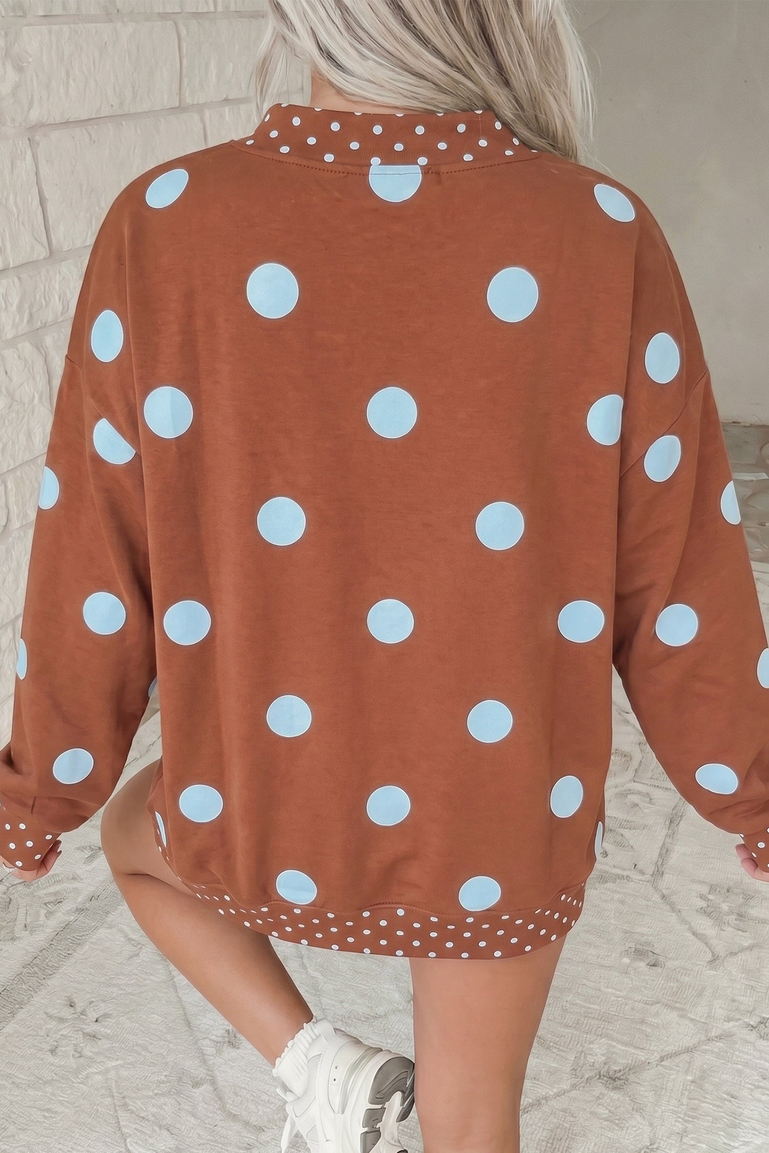 Sweat-shirt grand format à pois marron à motifs contrastants
