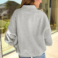 Hellgrauer Pullover mit Mock-Neck-Grafikdruck, drehbarer Pullover - Foto 4
