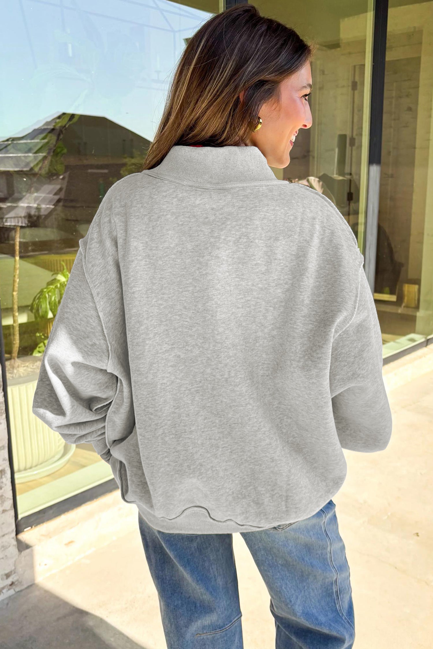 Lysegrå mock neck grafisk trykt reversibel sweatshirt