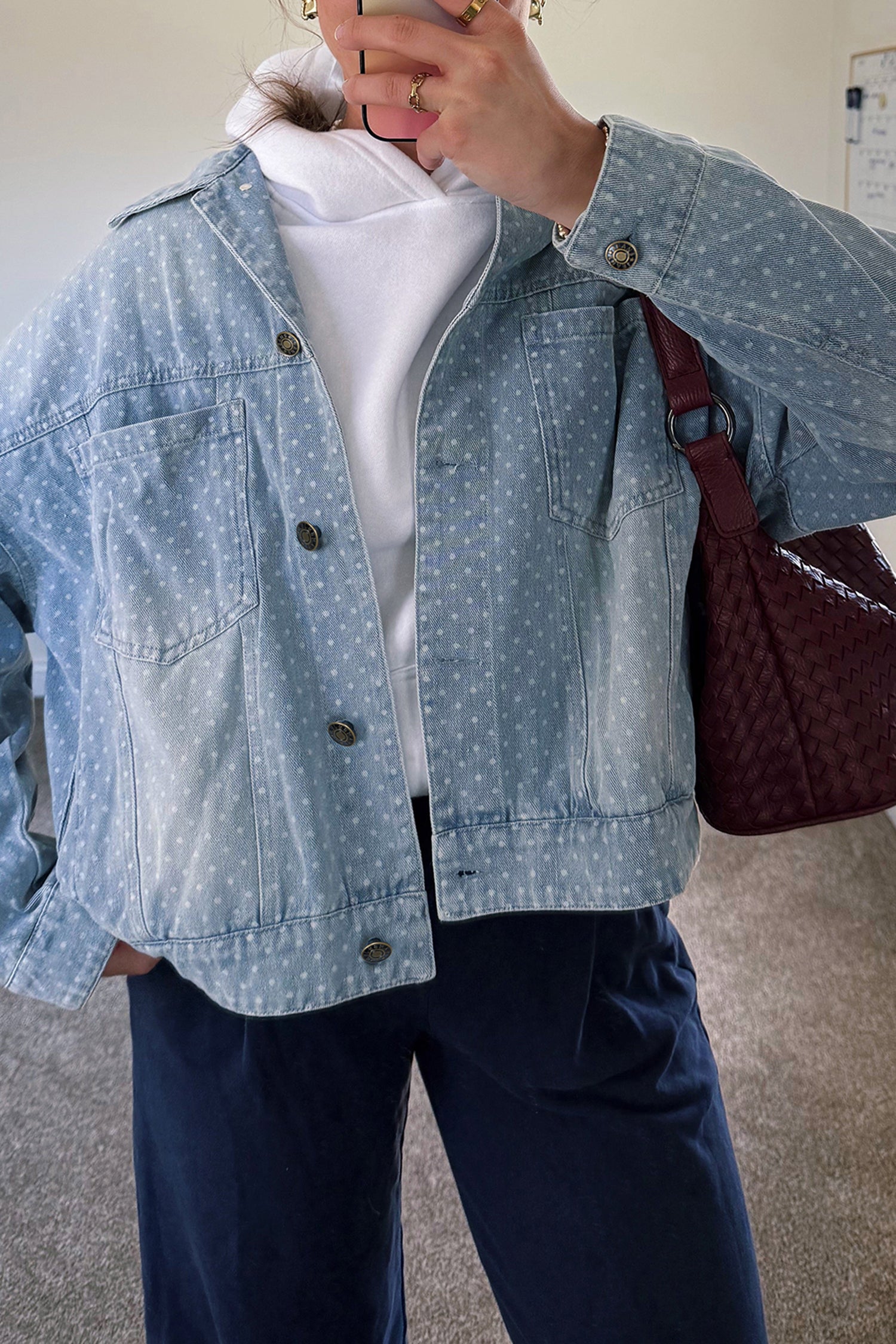 Veste en jean à manches longues à manches à poches bleu ciel, silhouette décontractée