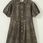 Mini robe en jean plissé à manches courtes à manches courtes imprimée léopard - Thumbnail