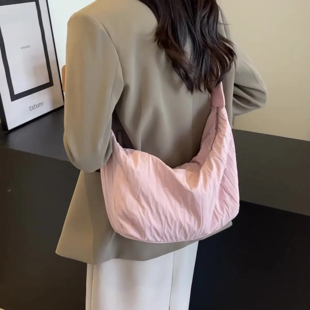 Pleated Dumpling Crossbody Bag - Luxe Damesmode & Kleding Collectie | Redblad Nederland