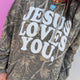 Camuflaje retro marrón Jesús te ama con sudadera relajada