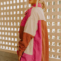 Rose-rout Faarfblock gebogenen Saum Corduroy Shacket mat Täsch - Foto 3