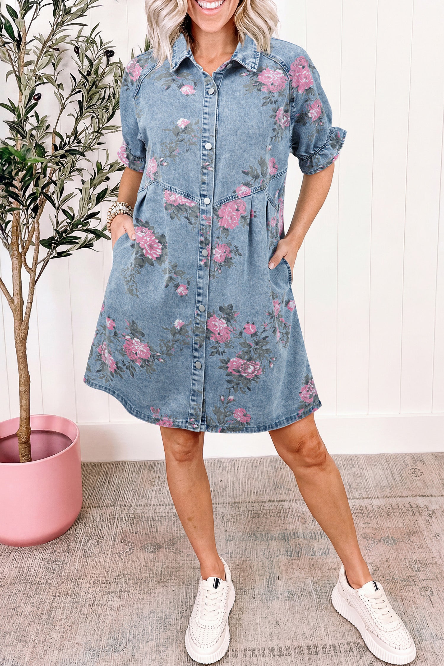 Robe en jean à manches courtes à manches courtes à motifs floraux bleu ciel