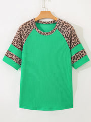 Grünes Patchwork-T-T-Shirt mit Kordel-Rippen-Leopardenfarbe - Miniatuur