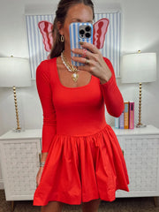 Robe courte à manche longues à col en U rouge flamboyant coupe et évasement - Miniatuur