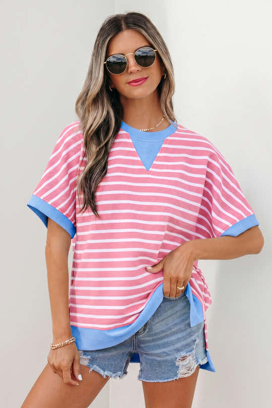 Faixa cor-de-rosa com acabamento contrastante e camisola de manga curta solta