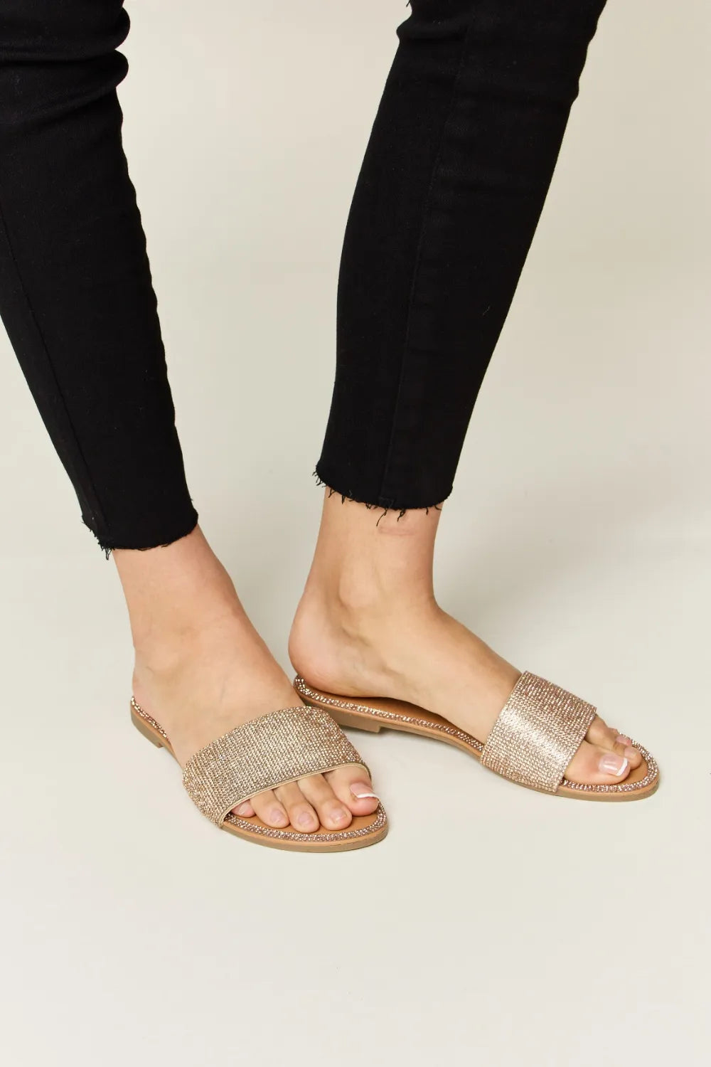 WILD DIVA Rhinestone Open Toe Flat Sandals - Luxe Damesmode & Kleding Collectie | Redblad Nederland