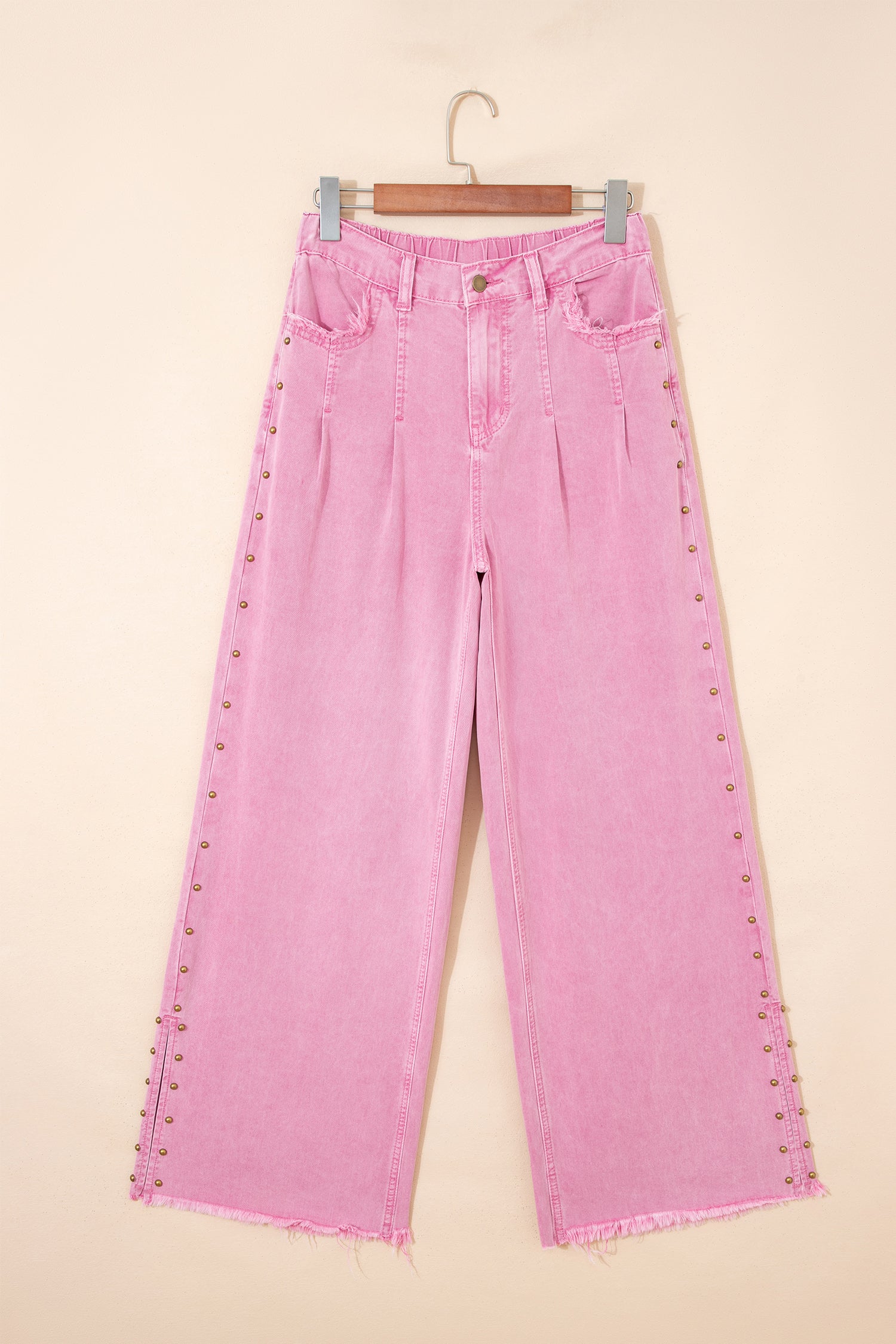Pink-Perlen-Seitendetail: Lose Jeans