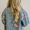 Dunkelblaue Jacke mit Blumenmuster und Rüschen-Saum - Foto 5