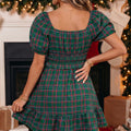 Grün kariertes U-Ausschnitt-Minikleid mit kurzen Ärmeln - Foto 2